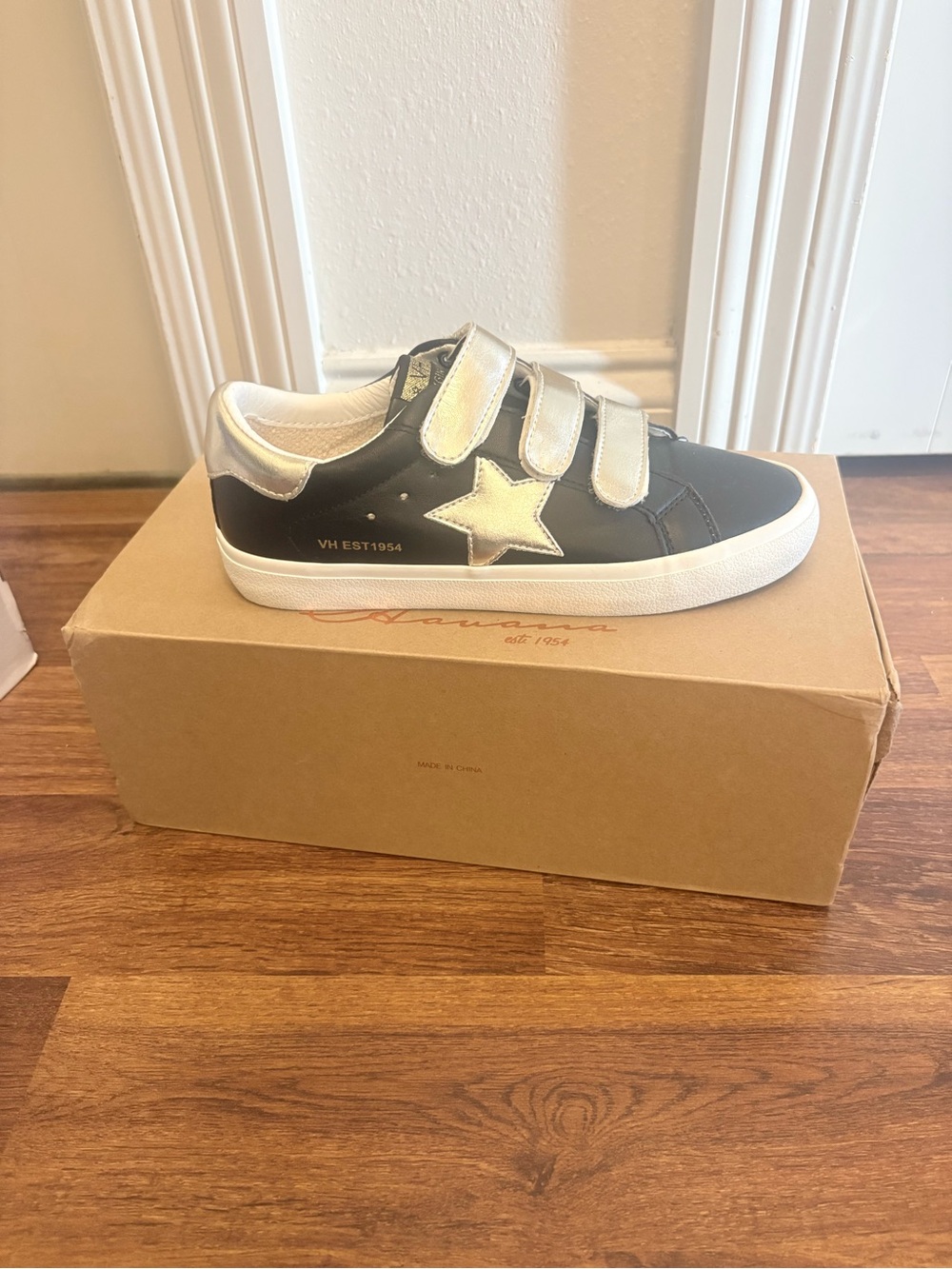 Vintage Havana ally sneakers new